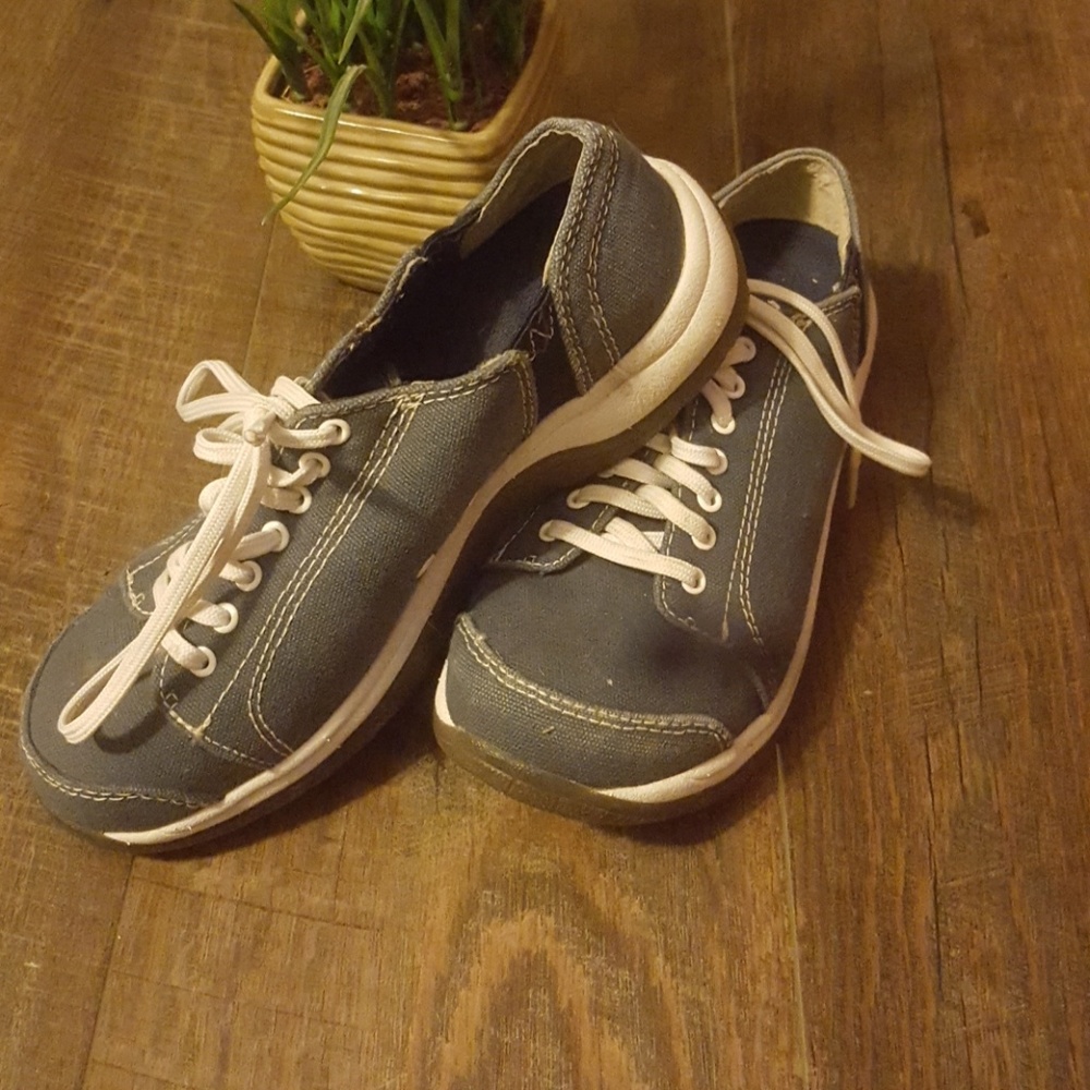 Cabelas women's  sz 6.5 shoes